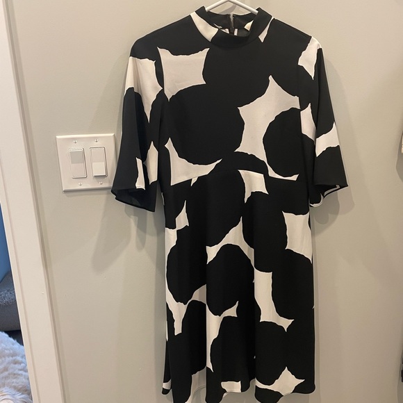 Kate Spade Black and White Mini dress. Very flowy and comfortable. - Picture 2 of 3